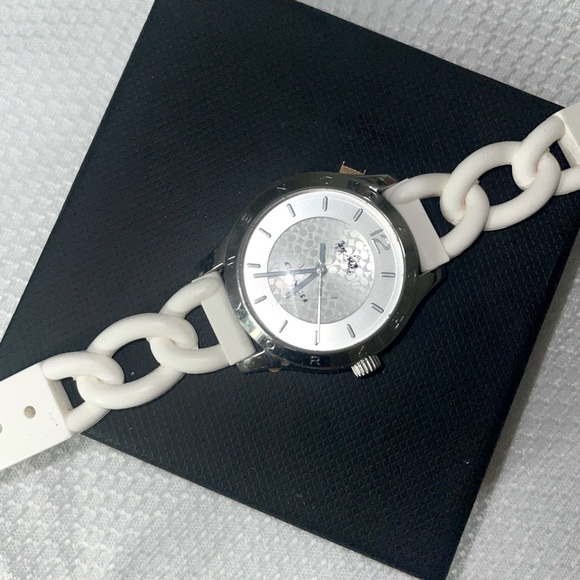 AUTHENTIC COACH LIBBY SILICONE STRAP WATCH WHITE/SILVER 34mm. - Picture 3 of 3
